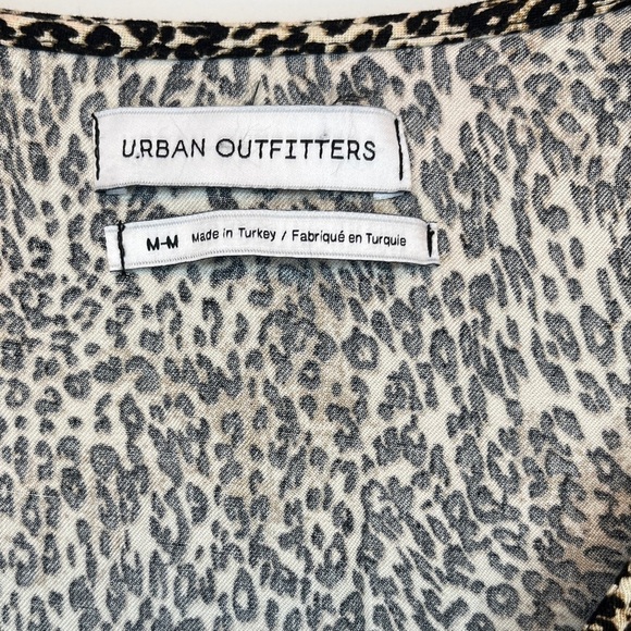 Urban Outfitters | Cheetah Twist Front Crop Top - Picture 3 of 8